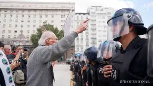 Jubilados reclaman por un aumento y medicamentos en el Congreso
