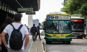 Ya rige el aumento en la tarifa de colectivos en el AMBA: cómo quedan los nuevos valores