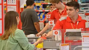 Supermercados rechazan otorgar aumento de sueldo: empleados de comercio, en alerta
