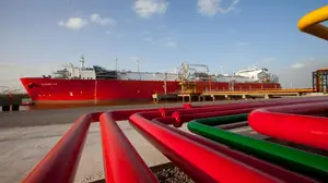Por qué Argentina importará gas en invierno cuando Vaca Muerta bate récords