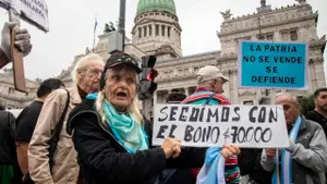 Máxima tensión en la marcha de jubilados: la policía aplicó el protocolo antipiquetes