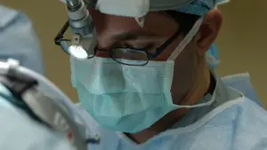 Lifting y reducción: la cirugía mamaria que escala en la medicina estética moderna