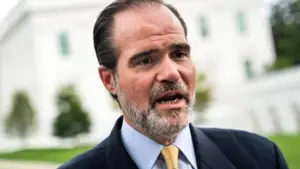 La embajada de China cuestionó a Maurice Claver-Carone por criticar el swap