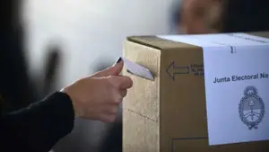 Elecciones CABA: La Libertad Avanza viraliza fake news con la imagen de Macri