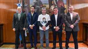 ¿Se podrán comprar autos 0Km en cuotas con dólares en negro?: esto dijo Luis Caputo