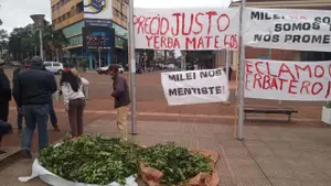 Karina Milei viajó a Misiones para hacer campaña y la recibieron con una protesta