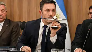 Insólito: FADEA gastó u$s63 millones en una MAQUETA y paga sueldo en cuotas