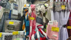 El local de Once que es furor: vende sábanas a $5.000 y frazadas a $8.000