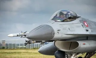 Cuenta regresiva: así será la presentación oficial de los F-16 que compró el Gobierno
