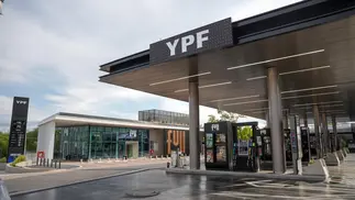 Así es la nueva YPF Black con gastronomía de autor y servicios F1