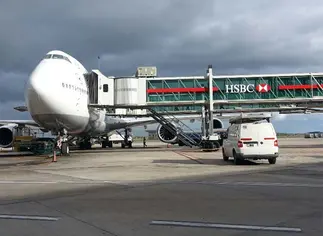 El Gobierno revisará con las aerolíneas las tasas que pagan para volar