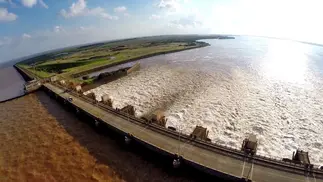 El Niño trae también electricidad récord: represas al tope y energía más barata