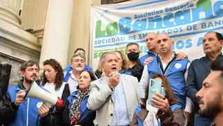 Gremio de empleados bancarios denuncia que entidad está despidiendo y cerrando sucursales
