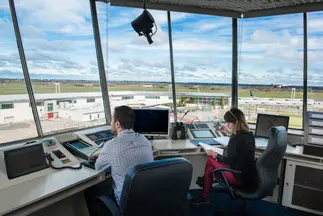 Controladores aéreos levantaron paros y esperan por la reincorporación de los despedidos