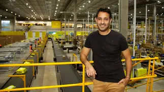 Mercado Libre busca ser el mayor correo de Argentina, con aviones y camionetas
