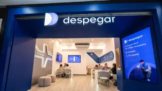 Nunca le reprogramaron un vuelo y Despegar y Aerolíneas deben pagarle $30 millones
