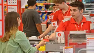 Empleados de Comercio: cómo impacta el bono en el salario de noviembre y diciembre