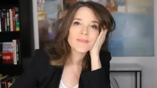 Marianne Williamson, 'gurú' del liderazgo consciente, llega a la Argentina