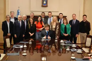 Encuesta sobre el Gabinete de Milei: cómo está la imagen de Adorni, Caputo y compañía