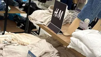 Coto empezó a vender ropa de H&M en sus sucursales: qué modelos hay y cuánto salen