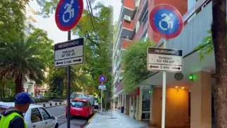 'Fin a la farsa': la decisión del gobierno con los espacios de estacionamiento especiales