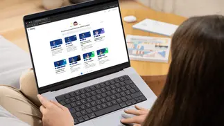 Becas para cursos de YPF, Oracle, Deel y empresas de primera línea para arrancar ahora