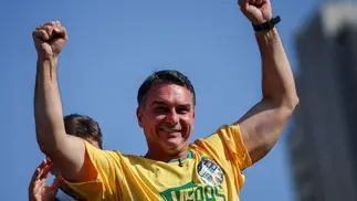 Brasil cancela los pasaportes de Flávio Bolsonaro por riesgo de fuga