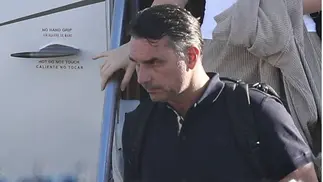 Investigan el viaje de Flávio Bolsonaro y piden informes a Migraciones