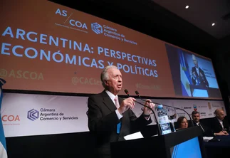 Con críticas al Gabinete, el 'círculo rojo' avaló mega devaluación y pidió más ajuste para estabilizar economía