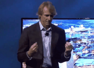 El primer papelón del CES: Michael Bay se queda en blanco durante el evento de Samsung