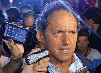 Scioli replicó los dichos de Tevez: 'En la Ciudad también hay villas por todos lados'