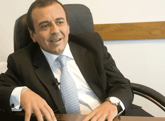 Coordinador del gabinete económico de Macri declaró que tiene acciones de Clarí­n y Techint