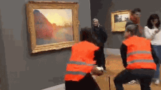 Video: Vandalizaron con puré de papas una obra de Claude Monet