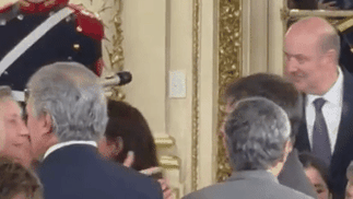 Video: el frío saludo entre Karina Milei y Santiago Caputo expuso la tensión entre ambos