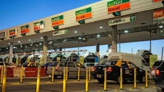 Peajes: el mayor operador de autopistas del mundo enfrenta a Javier Milei