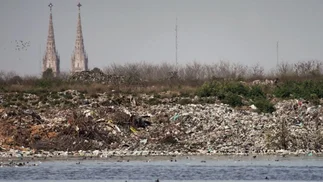 Luján: la Justicia ordenó reanudar la obra de saneamiento del basural más grande del país