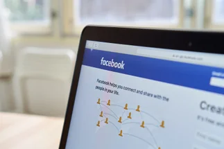 La Justicia condenó a Facebook porque una mujer fue atacada por perfiles truchos