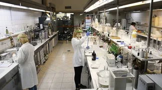 Por inflación, laboratorios de análisis dejarían de atender