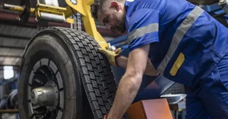 Aumento salarial para trabajadores de gomerías: de cuánto es el sueldo básico