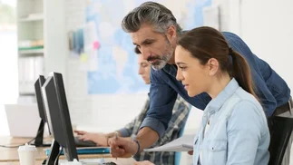 Ascender sin merecerlo: la práctica silenciosa que compromete el futuro de empresas
