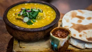 Dónde comer locro, empanadas y platos típicos en Buenos Aires este 9 de julio