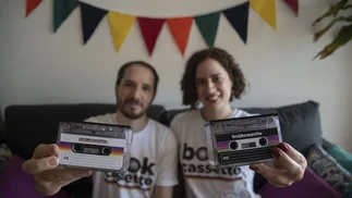 Son argentinos y usando viejos casetes crearon una idea genial