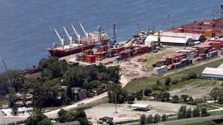 Vuelve: 'impuesto a la riqueza' por soja que sale del puerto líder del mundo