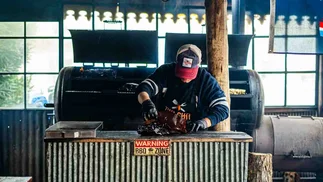 La meca de la barbacoa está a 2 horas de Buenos Aires y te transporta a un rancho texano