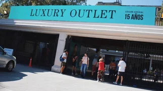 Descuentos en Nike y Adidas de hasta 70 por ciento en Luxury Outlet en Buenos Aires