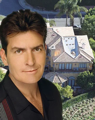 Charlie Sheen vende su mansión y un estudio porno quiere comprarla