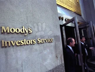 Moody's puso en perspectiva negativa a los bancos argentinos por 'deterioro' del mercado