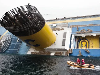 Hallaron a uno de los dos desaparecidos en el naufragio del Costa Concordia