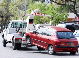 La grúa le llevó el automóvil y cuando fue a reclamar, se murió de un paro cardí­aco