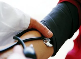 Afirman que no es bueno hacerse tantos chequeos médicos y crece la polémica